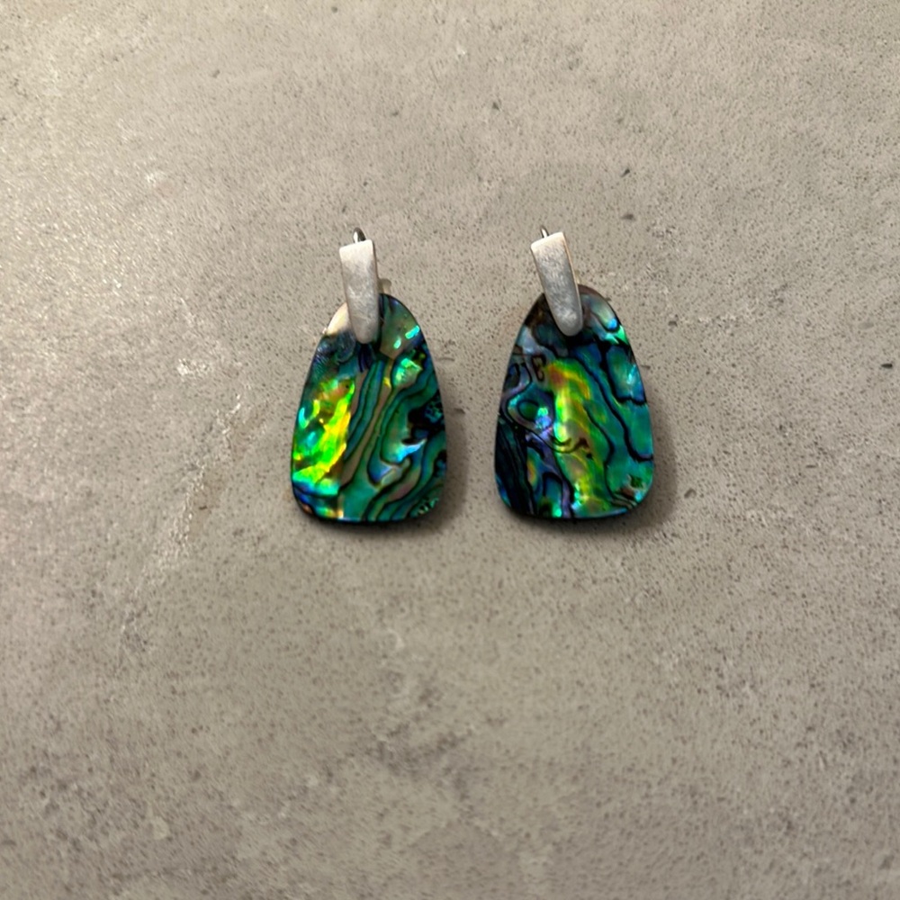 Kendra Scott Elegant Shell Earrings